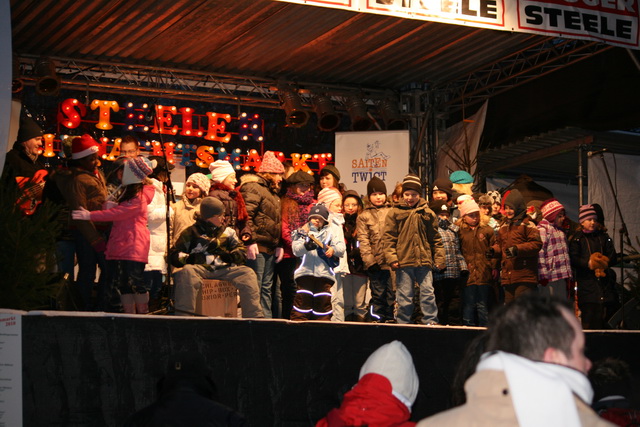 gal/2010/2010 Saitentwist Steeler Weihnachtsmarkt 1.12.mit 2. Klassen Steeler Rott/2010 Saitentwist Steeler Weihnachtsmarkt 1.12. mit 2.Klassen Steeler Rott (20).jpg